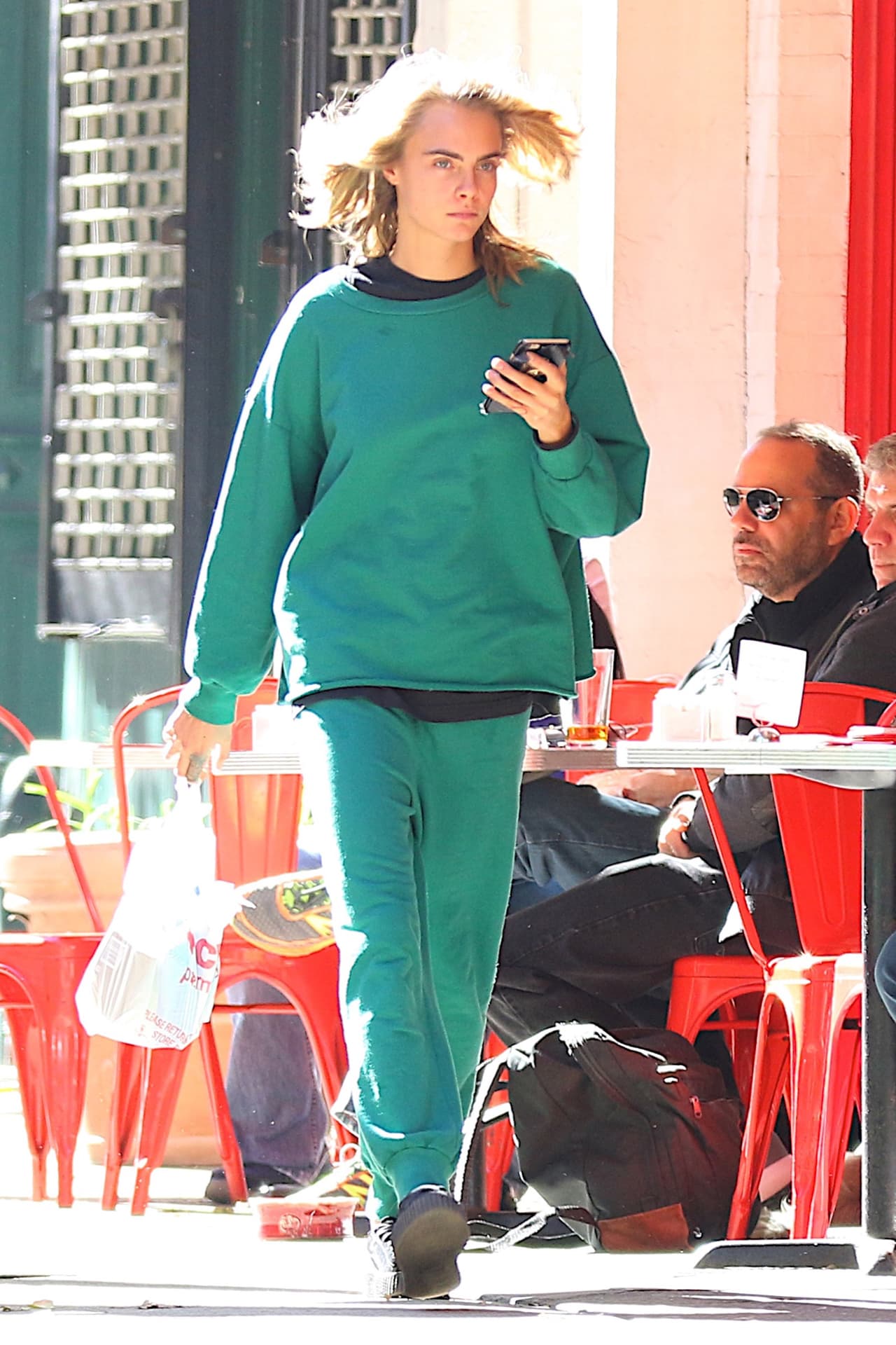 ¡Oh! Pasó rapidito a una tienda de conveniencia.