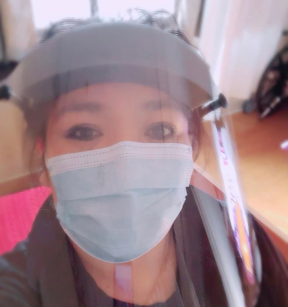 Aurora López trabaja en el asilo Bella Terra de Wheeling. Lo hace con mucho cariño a pesar del riesgo por el coronavirus. Gracias Aurora.