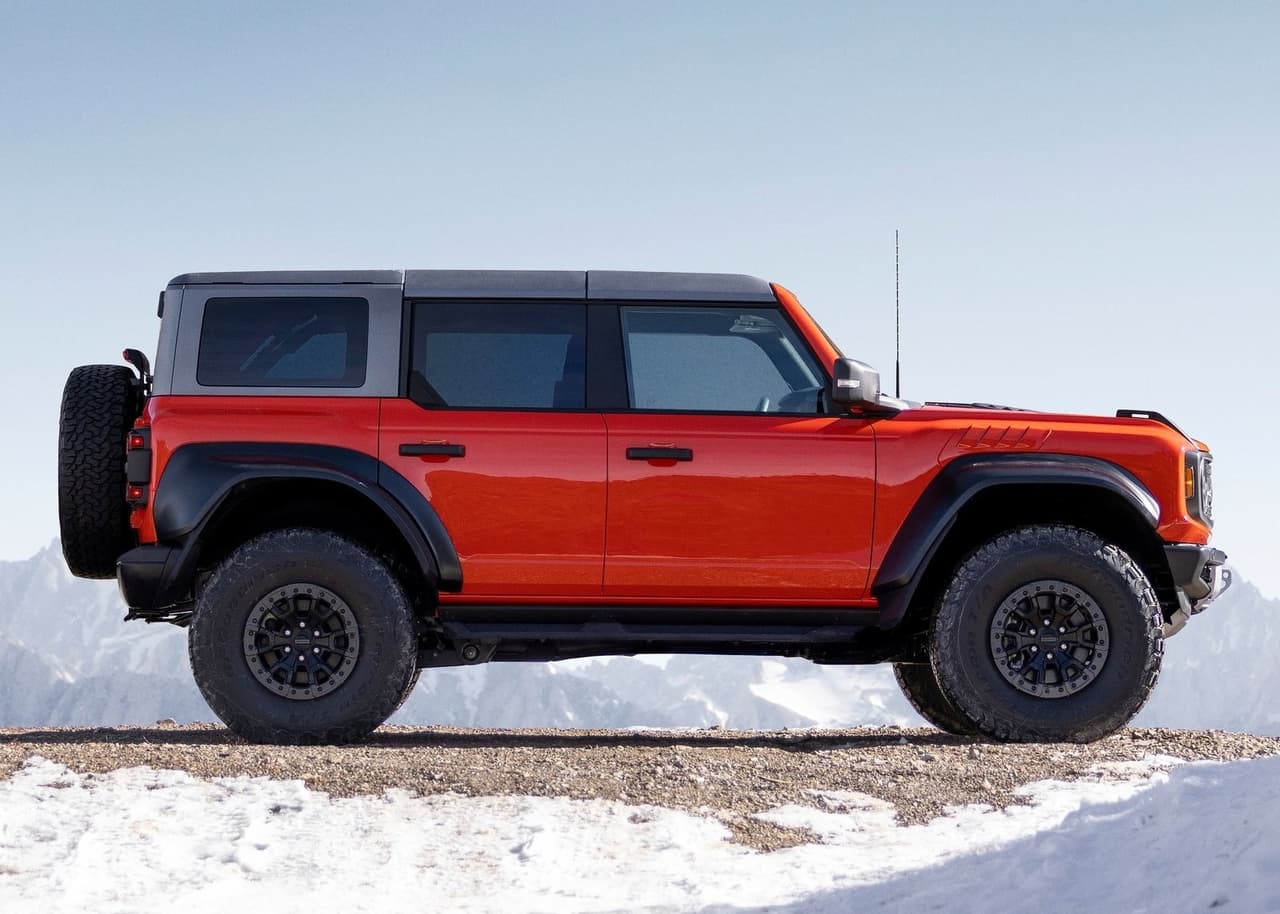 Ford recientemente presentó a la nueva integrante en su familia de SUVs: la Ford Bronco Raptor 2022.