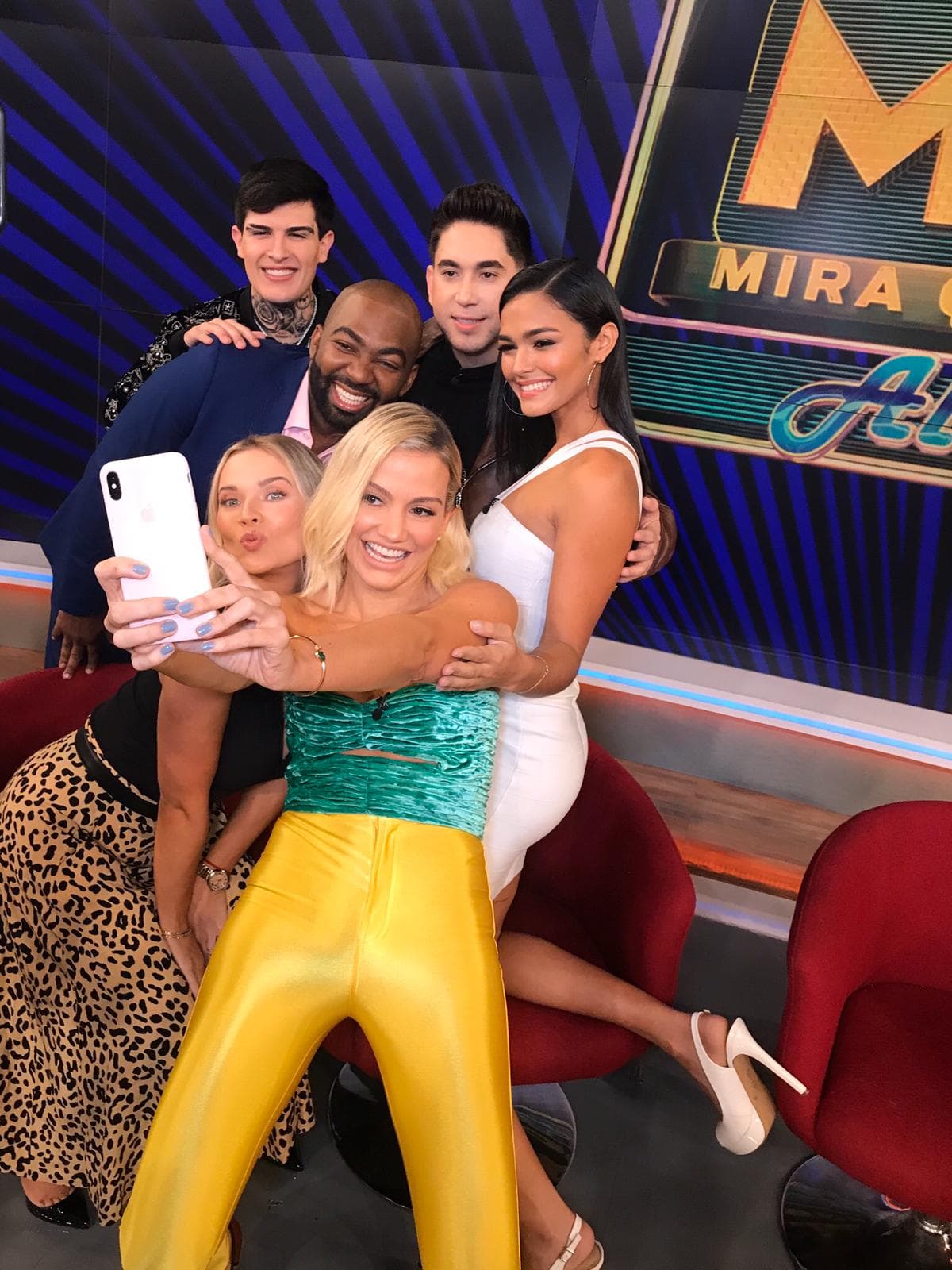 Las 
<a href="https://www.univision.com/shows/despierta-america/seis-estrellas-de-mira-quien-baila-all-stars-anticipan-drama-gozadera-y-ganas-en-la-pista-quien-mas-se-unira-a-ellos-video" target="_blank">celebridades están listas</a> para salir de su zona de confort y buscar el primer premio de la competencia de baile.
