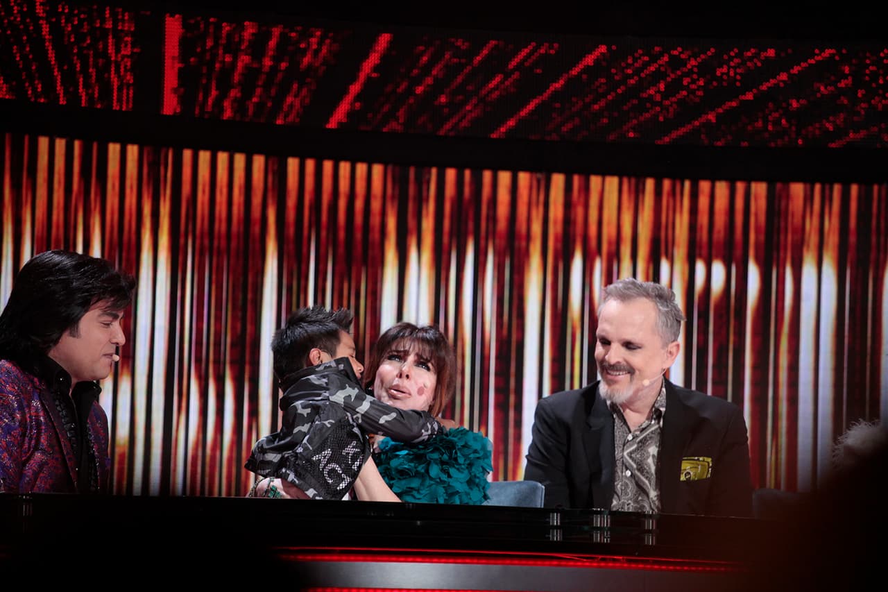 Pero no dejó perder la oportunidad de volver a reclamarle: "¿Por qué nomás le das besos a pura Karol y haces que me ponga celosa?".