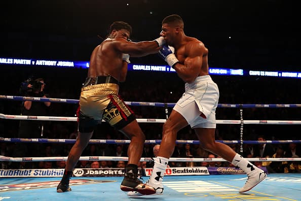 Anthony Joshua conquistó el título compelto al derrotar a Charles Martin: Lee Selby y Jamie McDonnell conservaron sus títulos pluma y gallo respectivamente.