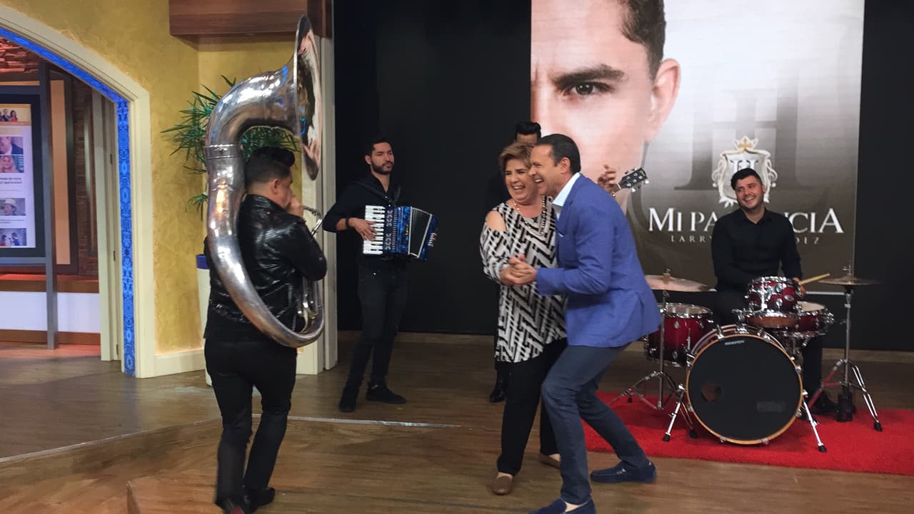 Y nos despedimos bailando con la música de Larry Hernández.