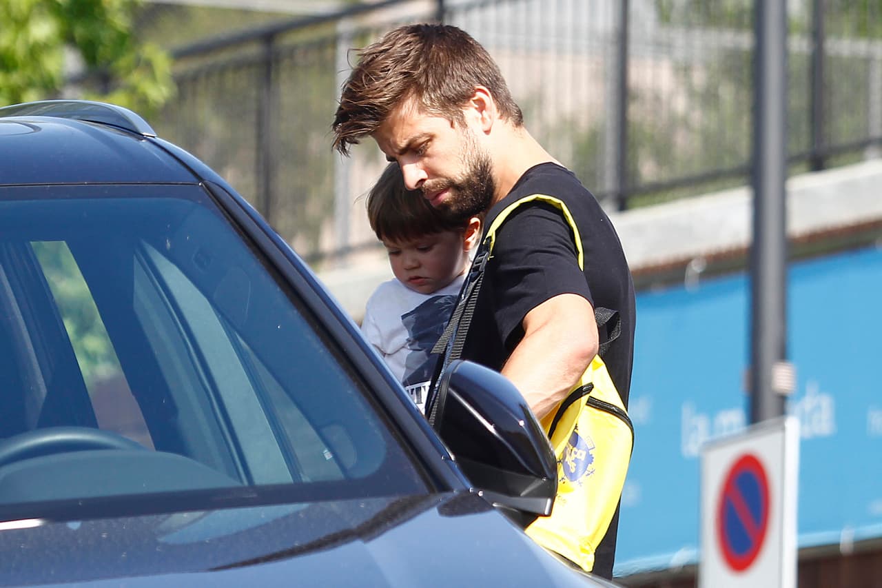 Gran parte del éxito de esta pareja es la forma en la que han complementado sus vidas, ya que mientras él es un exitoso jugador con el F.C. Barcelona, ella está con todo en la música a nivel internacional.