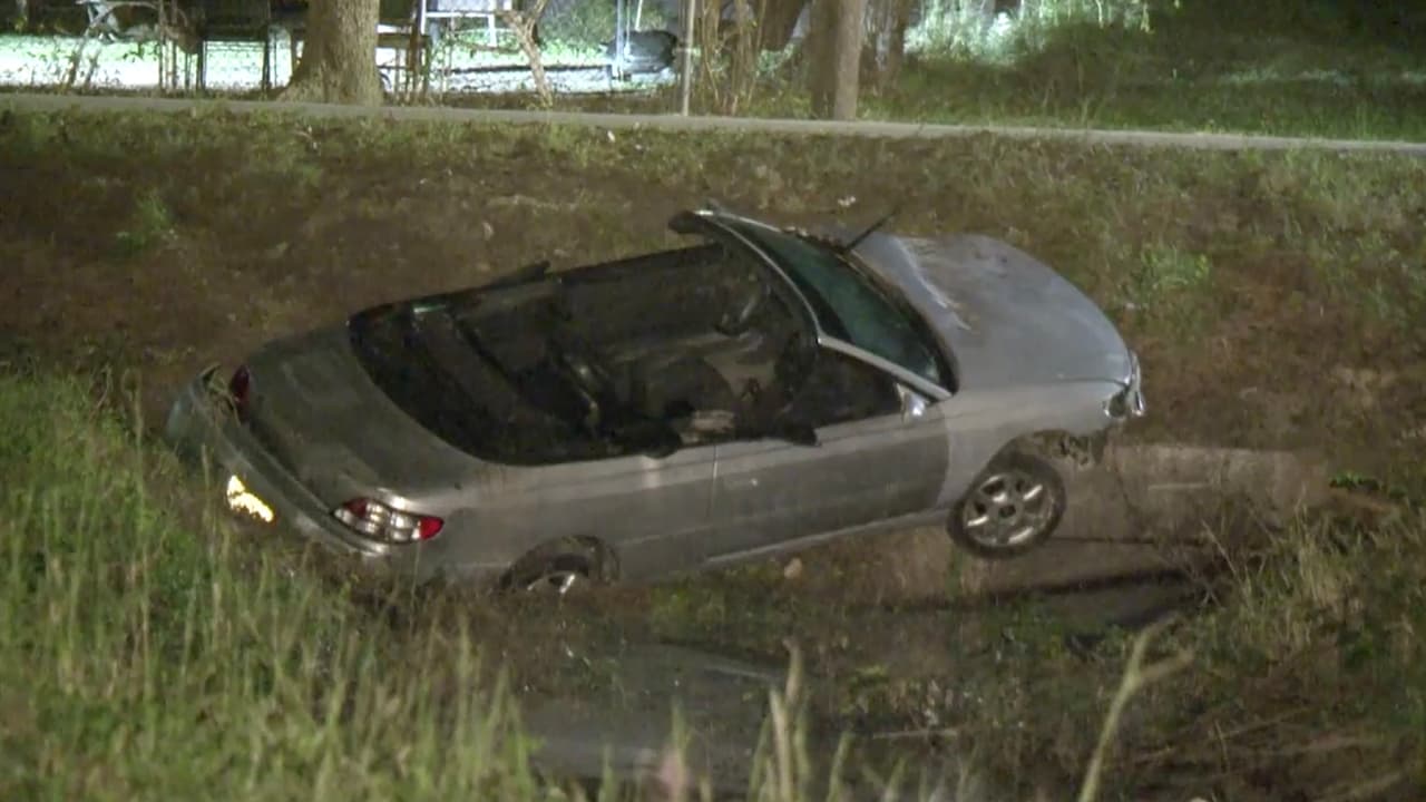 Un conductor muere luego de perder el control de su auto y caer en una zanja al norte de Houston