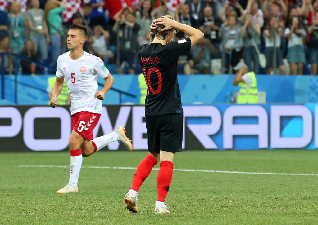 Sin embargo, Modric falló y Schmeichel atajó, lo que obligó a los penaltis.