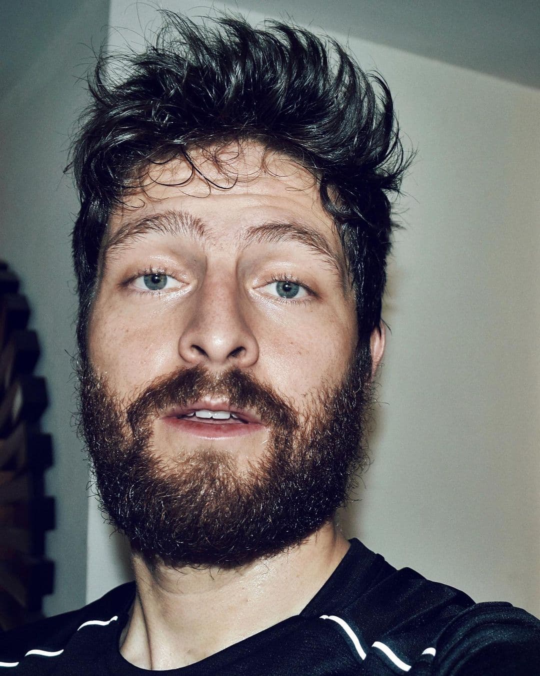 <b>Vilard,</b> quien es originario de Quintana Roo, también se ha convertido en un popular influencer que se mantiene muy activo en redes sociales, donde comparte sus mejores proyectos y aventuras.