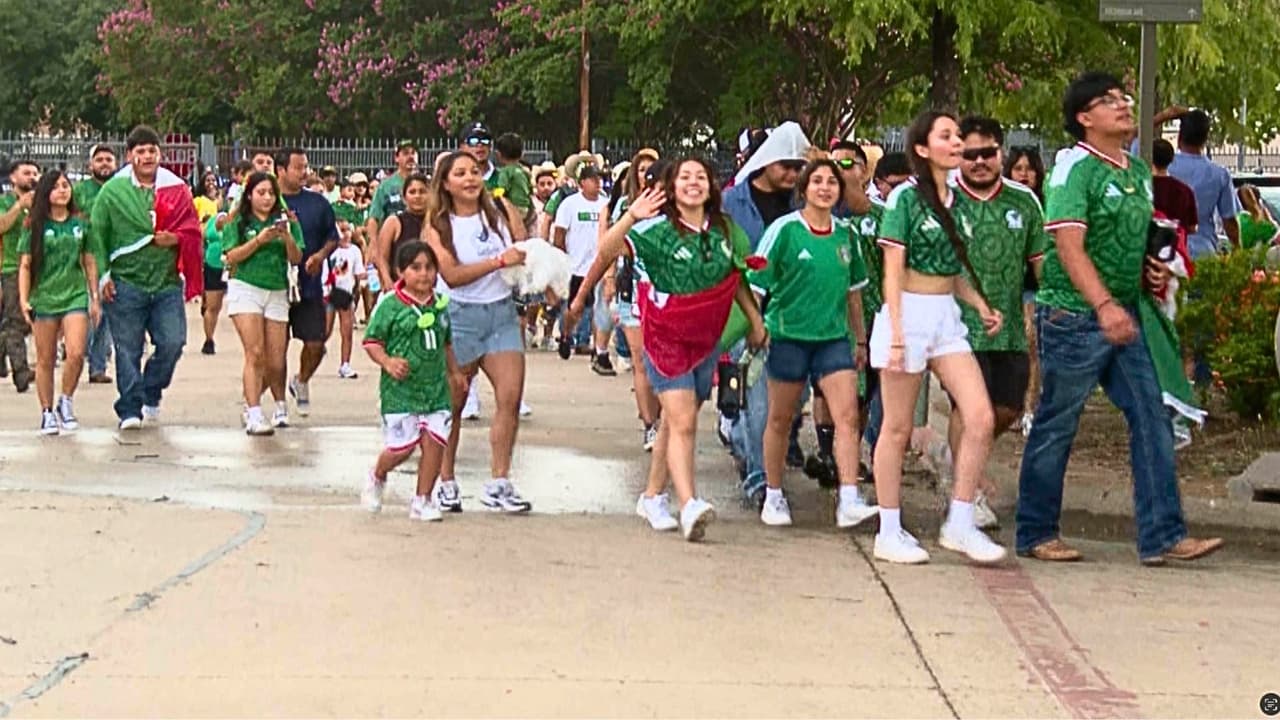 Ni la lluvia detuvo a la afición mexicana: miles llegaron a Fair Park para ver jugar a la selección.