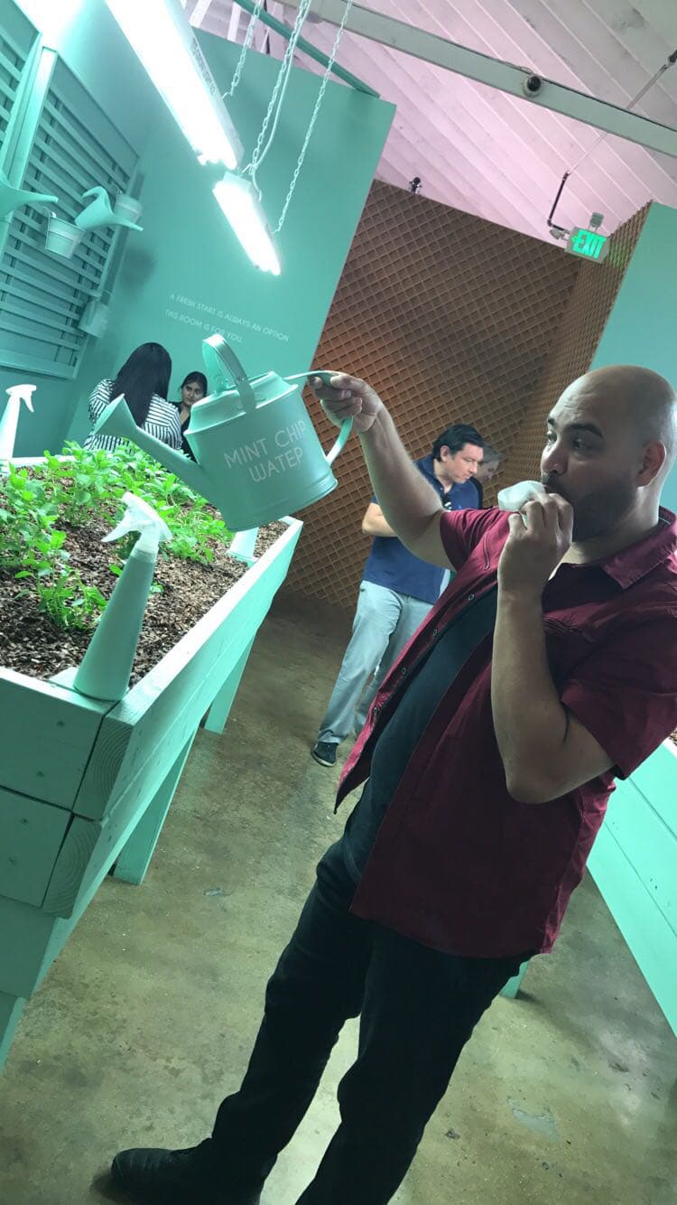 El locutor de 'El Bueno, La Mala y El Feo' estuvo en el museo más importante acerca de helados en el mundo.