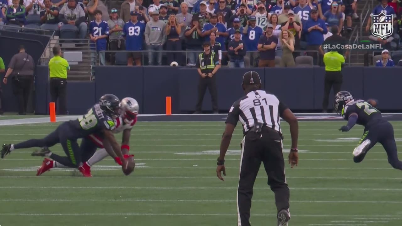 ¡AJ Brown sale lesionado! Defensivo de Seattle le aplasta el tobillo