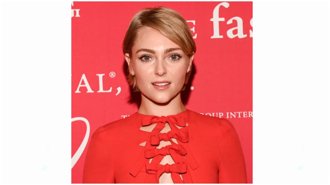 En el 2014 fue Carrie Bradshaw en 'The Carrie Diaries', precuela de 'Sex and the City' y tuvo el papel de Lacey en 'The Act' (2019) y en el 2021 fue la protagonista del video musical de 'Shivers', canción de Ed Sheeran. En la actualidad se encuentra filmando 'Rebel Ridge', cuyo estreno está programado para el primer semestre del 2023.
<br>