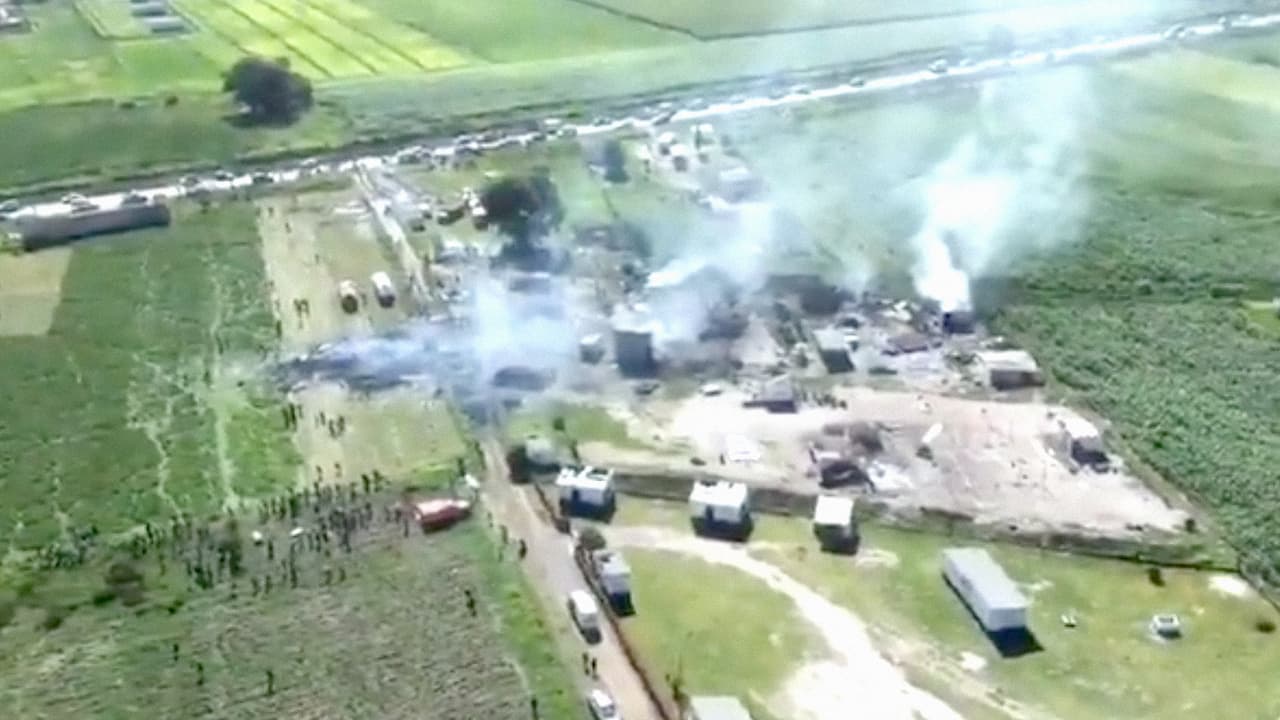 "Lamentamos profundamente el fallecimiento de personas, así como de compañeros bomberos y policías que salvaron muchas vidas a cambio de la suya, cumpliendo con su deber en el incidente registrado esta mañana en La Sucera, Tultepec. Abrazo solidario a sus familiares y amigos", 
<a href="https://twitter.com/CruzRojaEM/status/1014906238981853184">publicó la Cruz Roja del Estado de México en su cuenta de Twitter.</a>