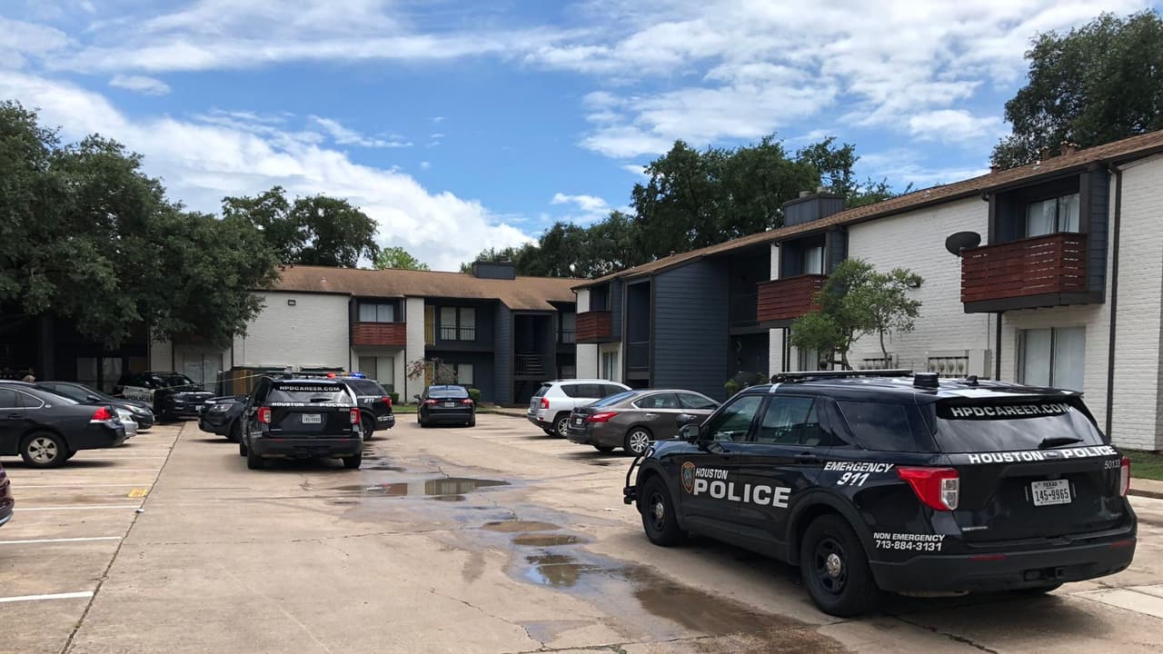 Muere una menor de edad luego de ser baleada en un complejo de apartamentos al oeste de Houston