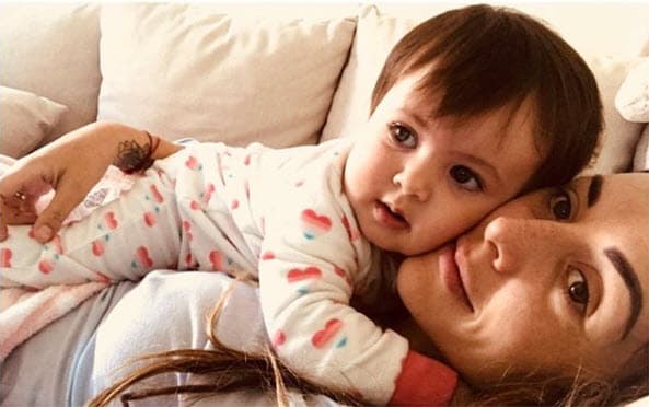 Pero su festejo comenzó desde el pasado 8 de enero, pues 
<b><a href="https://www.univision.com/programas/novelas/las-fotos-mas-divertidas-de-zuria-vega-y-su-hija-fotos">Lúa</a></b> cumple años un día después que su madre, por lo que la famosa tiene dos motivos para celebrar: "Empezando nuestra semana de cumpleaños con amor... como todos los días, festejando que nos tenemos", publicó en Instagram.