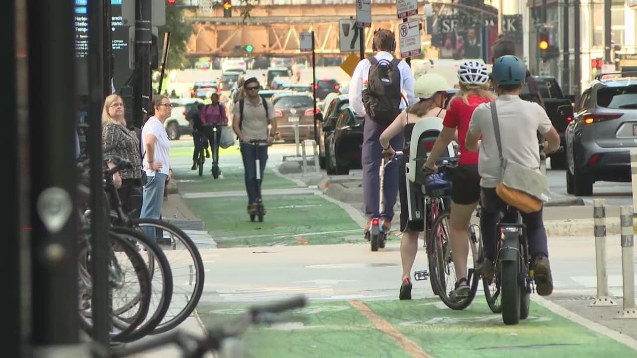 Carriles protegidos para bicicletas en Chicago genera molestia entre residentes y comercios