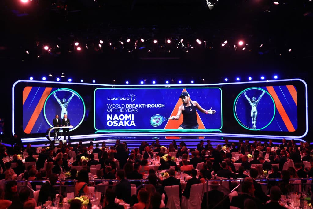 El Premio a Deportista revelación del año entregado por el miembro de la Laureus Academy, el legendario tenista alemán Boris Becker hizo el anunco de la ganadora, que en este caso fue la tenista japonesa Naomi Osaka.