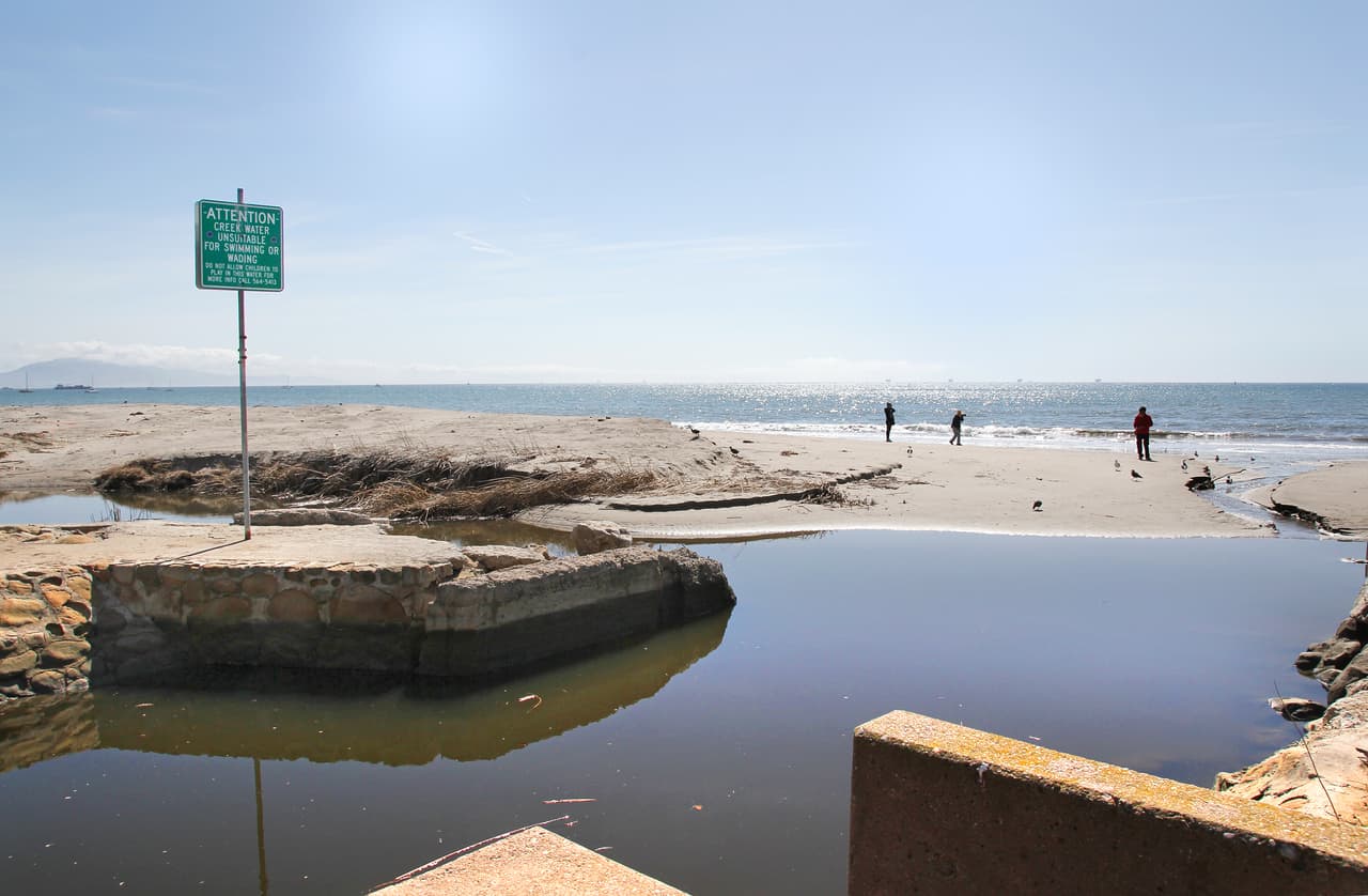 10. 
<b>East Beach at Mission Creek ubicada en el condado de Santa Barbara County:</b> “La contaminación de bacterias del área de Santa Bárbara fluye hacia el océano en East Beach a través de Mission Creek”, informó el reporte.