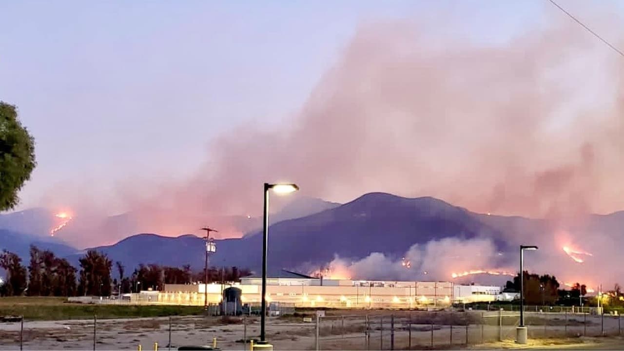 Incendio en el condado de Ventura: evacuaciones en curso y cortes de energía por seguridad pública