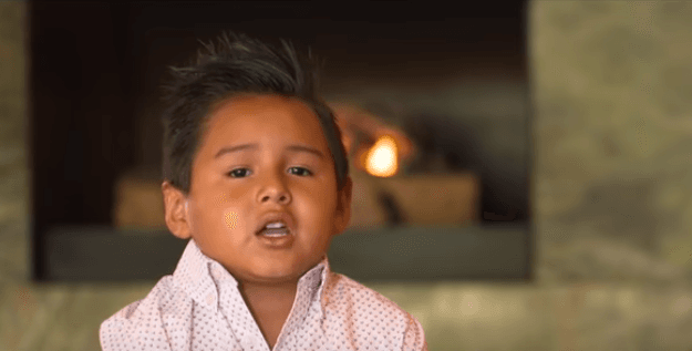Durante la semifinal de Pequeños Gigantes vimos cómo jueces y capitanes de cada equipo realizaron una actividad juntos. Giovani, capitán de los 'Sacachispas', tuvo la oportunidad de compartir un momento muy especial con Miguel Bosé.