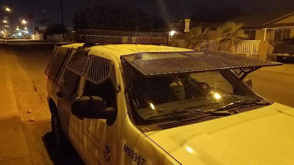 Vehículo de la Patrulla Fronteriza con protección adicional que él se topó en su andar.