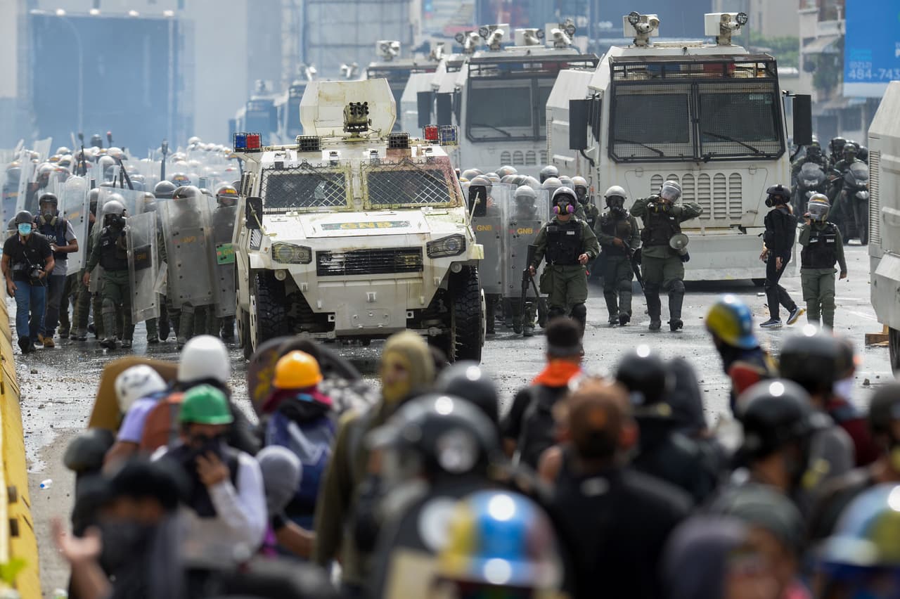Cuatro muertos durante las protestas en el estado natal de Chávez