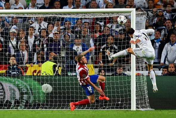 Superando a la defensa tras el rebote que dio el portero colchonero Gareth se hizo presente.