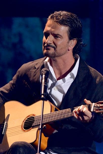 El guatemalteco se cansó de la conversación con el comunicador de CNN y aprovechó una pausa comercial para abandonar el programa. El conductor de CNN explicó que trataba de entender por qué los críticos de la música popular no eran más justos con Arjona.