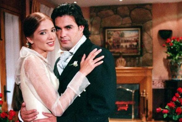 En 2001 regresó a la televisión con una gran historia: 'El manantial', junto al actor
<b>Mauricio Islas</b>.
