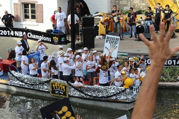 Photos: Spurs Championship Parade 2014