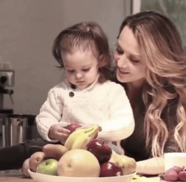 Isabella es fruto del matrimonio que tuvo con el empresario Alonso Orozco Soberón, de quien se divorció en el 2013.