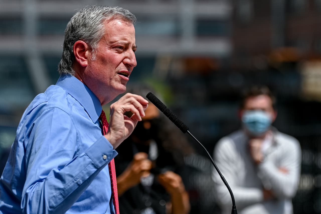 "No se equivoquen, este es el resultado de los sobrevivientes que valientemente cuentan sus historias. Ya era hora de que Andrew Cuomo dimitiera y es por el bien de todo Nueva York", subrayó el alcalde Bill de Blasio.