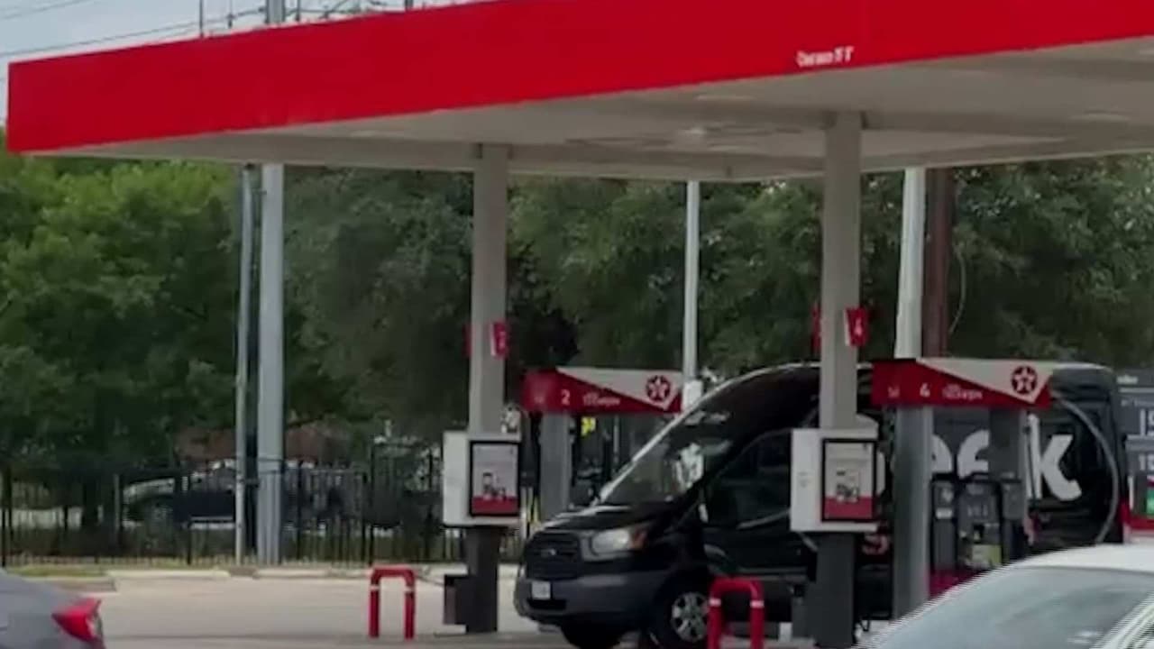 Gasolina sube en San Antonio y supera los 4 dólares por galón por conflicto en Medio Oriente