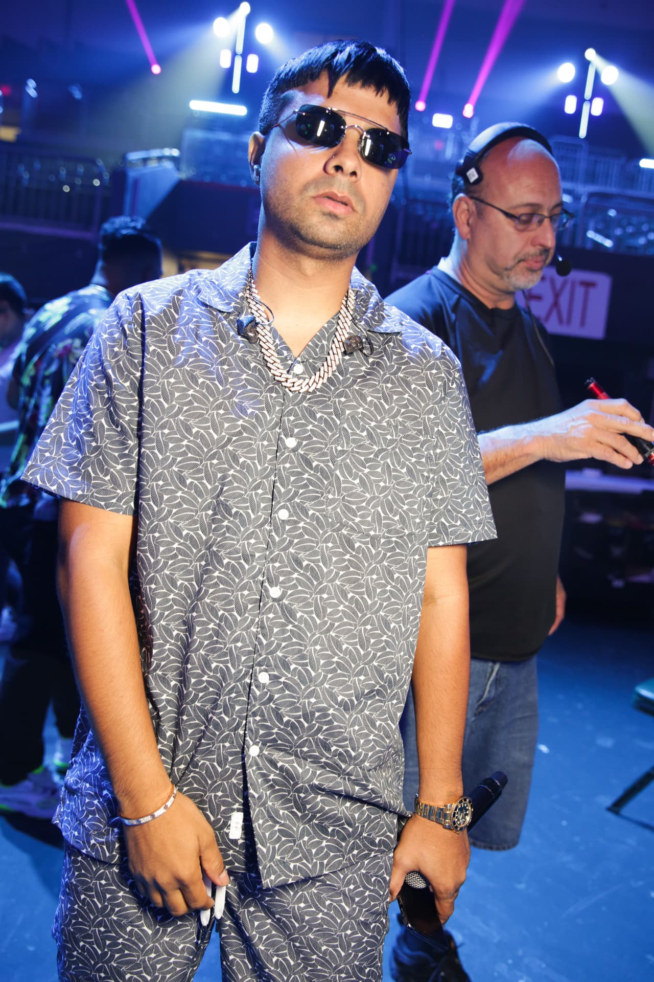 Chencho Corleone eligió este conjunto monocromático para su ensayo.