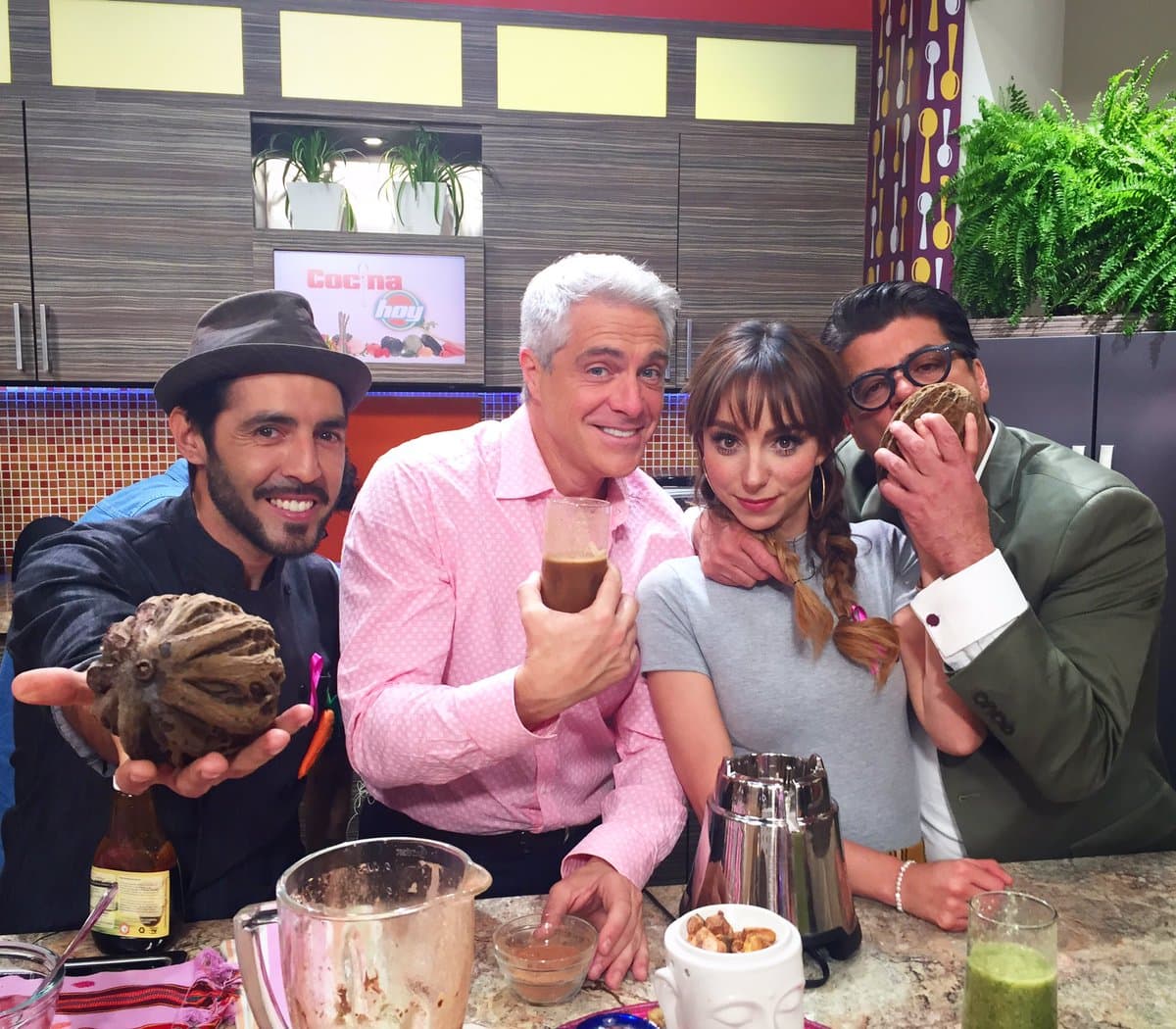 El Chef Yogui se preocupa por la salud de todos y por eso preparó unos jugos súper nutritivos que ayudan a depurar la sangre de las personas con cáncer.