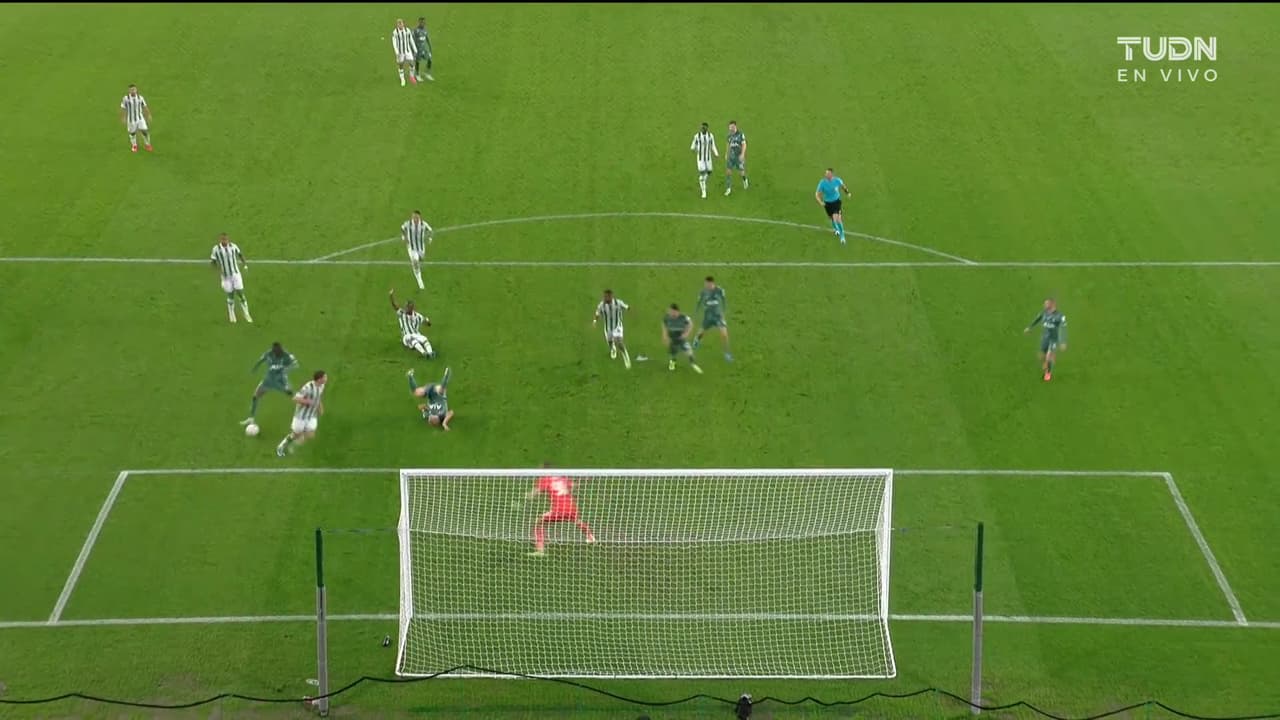 ¡Gol del Tottenham! Sarr sorprende al conjunto local y abre el marcador