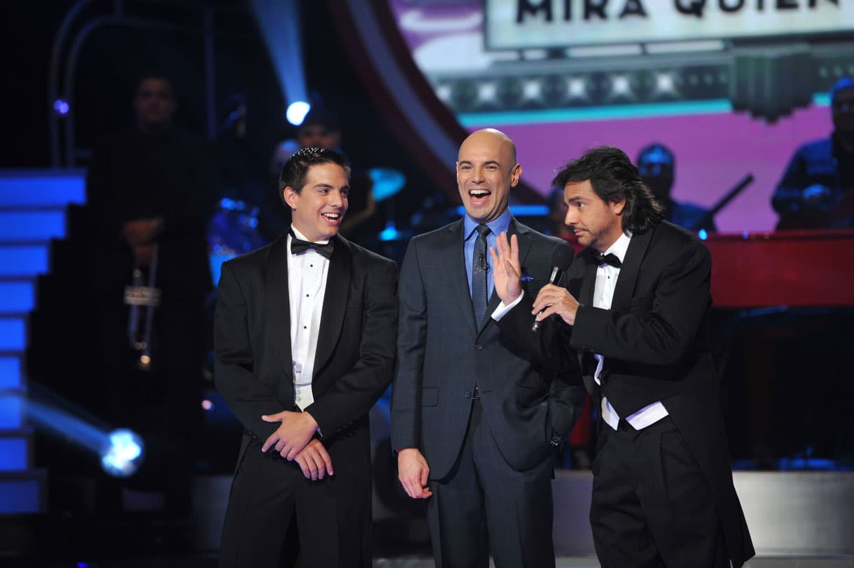 Eugenio Derbez mostró su apoyo para Vadhir en el escenario.