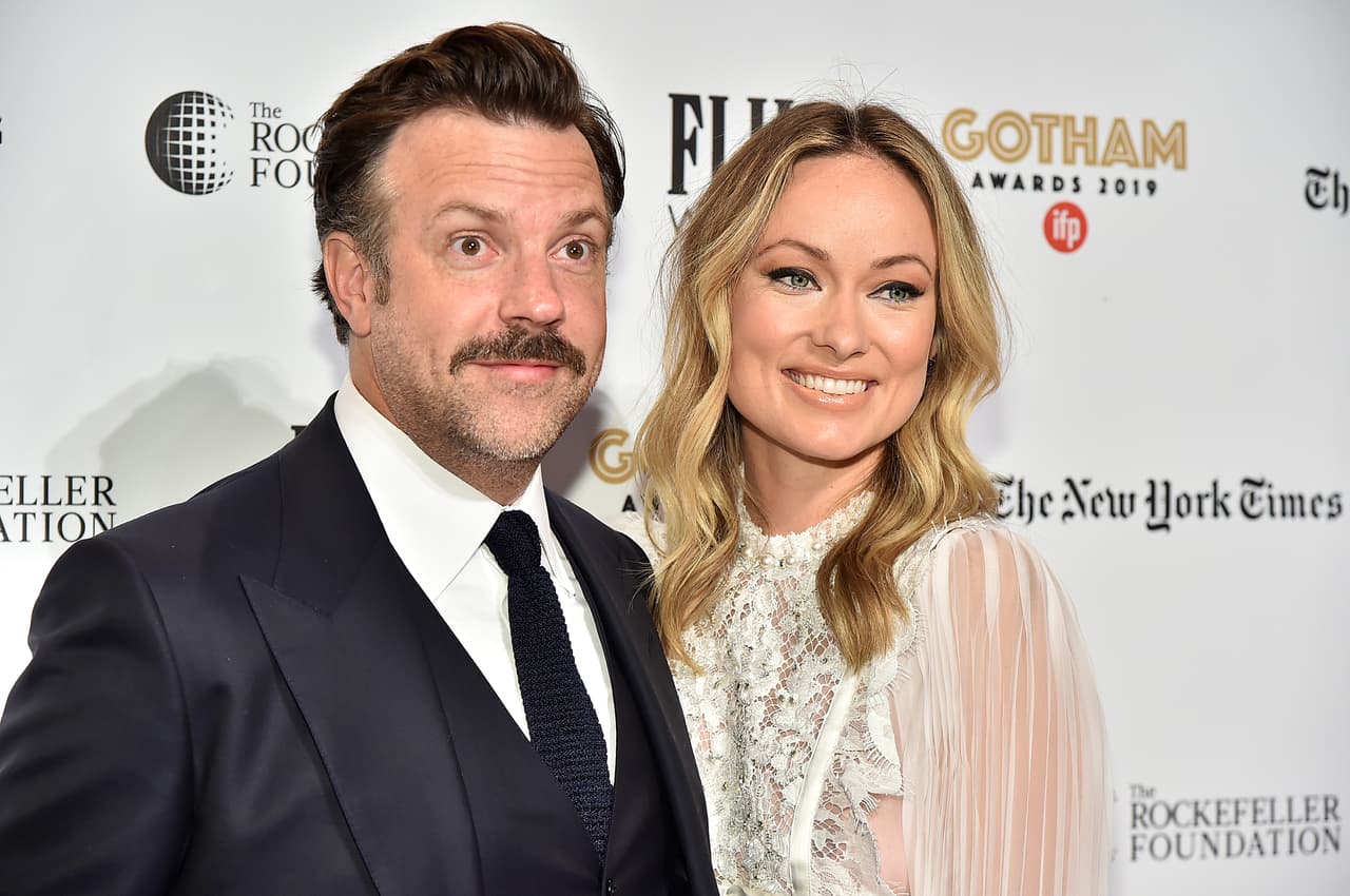 Jason Sudeikis, de 45 años, y Olivia Wilde, 36 años, empezaron a salir en 2011 y se comprometieron un par de años después. Como producto de su relación nacieron Otis Alejandro, 6 años, y Daisy Josephine, 4. En noviembre de 2020 pasado informaron que se habían separado a principios de año.