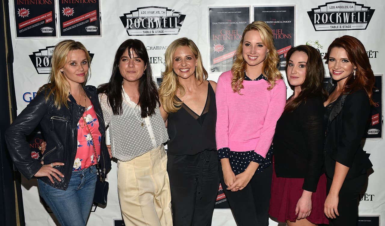 Reese, Sarah y Selma posaron con las protagonistas del musical.