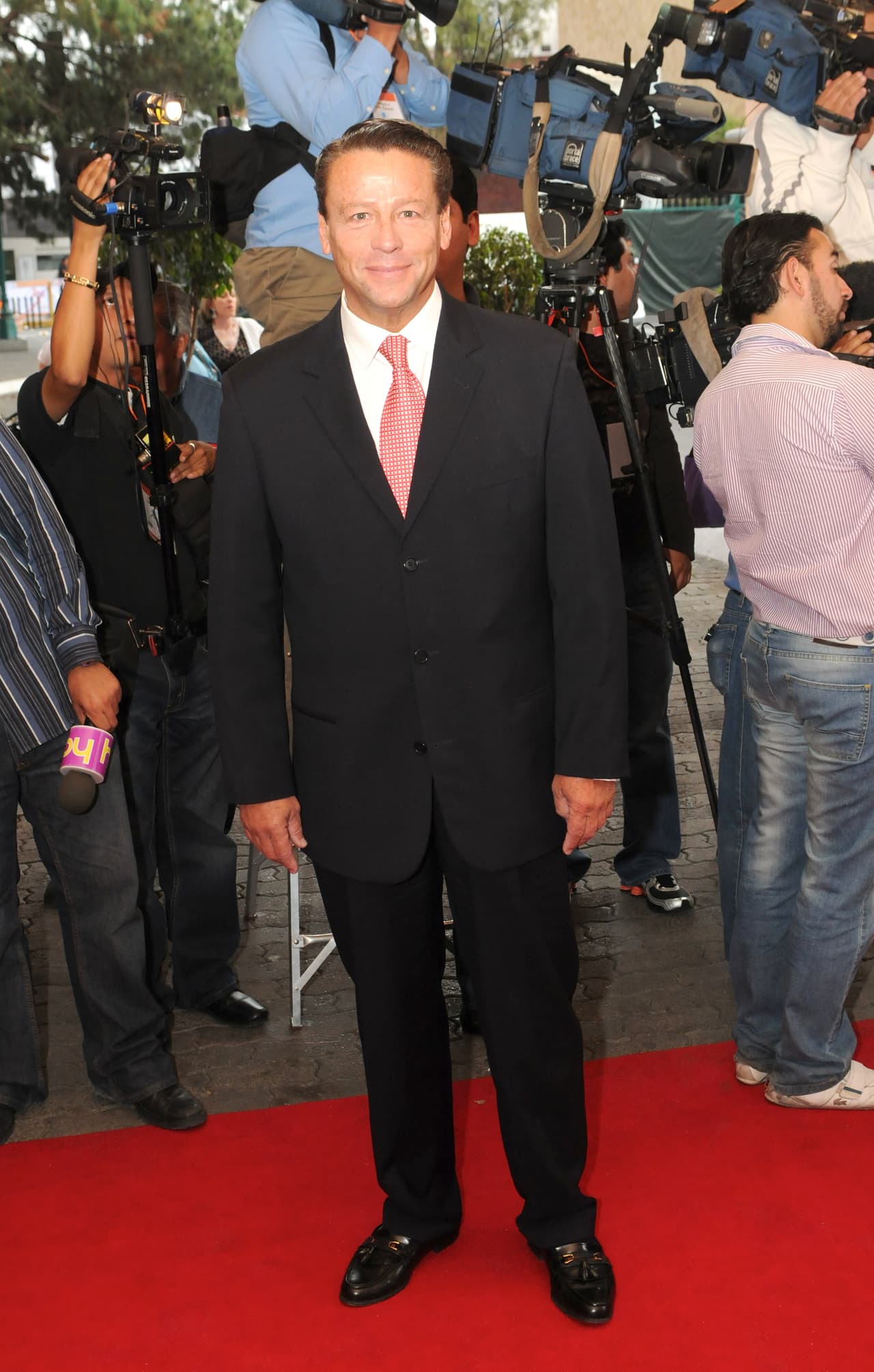 "Claro que voy a celebrar, también tengo a mi hija", refiriéndose a Vanessa, su primogénita, a quien tuvo en su primer matrimonio con María Luisa Castillo.
<br>