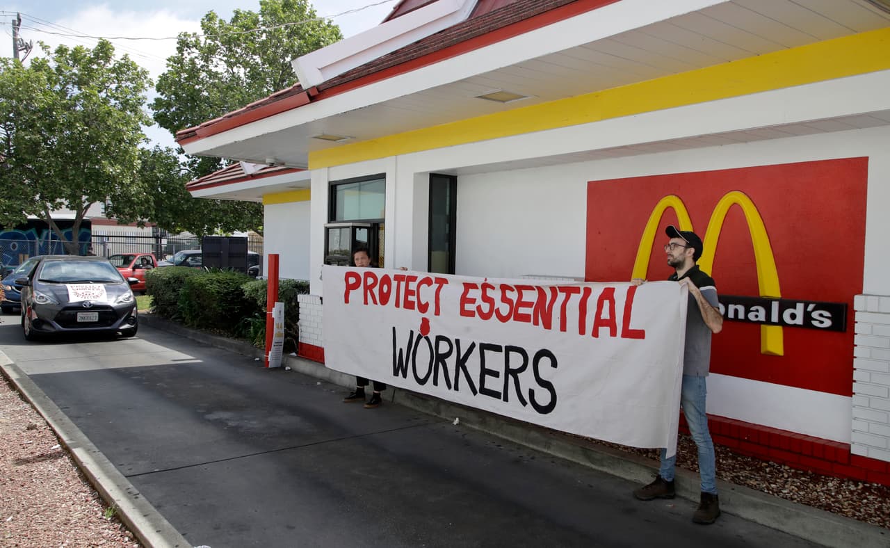 Baleados empleados de un McDonald's: aumenta la violencia contra trabajadores que exigen a clientes respetar restricciones