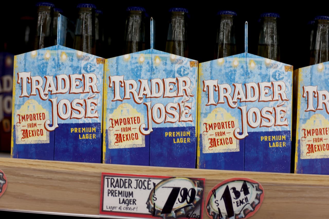 Tras acusaciones de racismo, Trader Joe’s dejará de etiquetar productos con polémicos nombres 