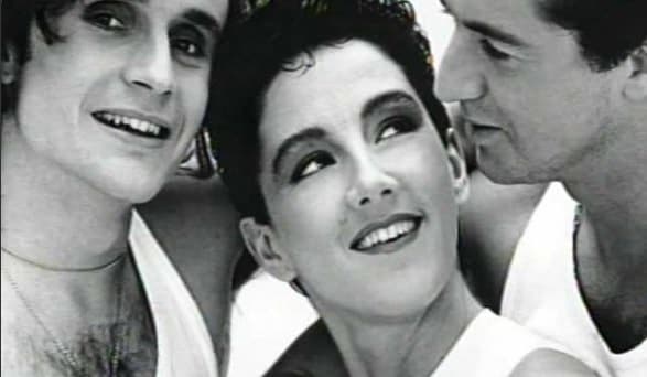 'Hijo de la Luna', 'Cruz de Navajas', 'Barco a Venus' y otras canciones han sido las más elogiadas de todos los tiempos.