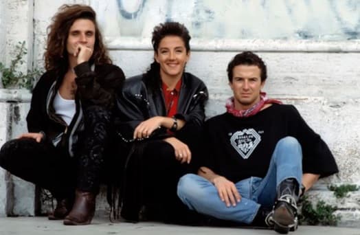 No podemos olvidar al grupo español Mecano, que se originó en 1981 y se separó en 1992 teniendo varios reencuentros posteriores.