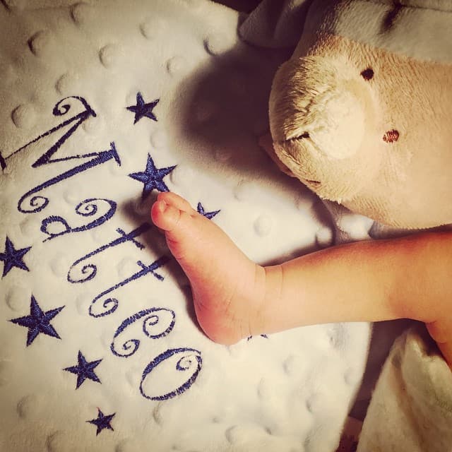 Ale nos sorprendió mostrando la imagen más dulce de mamá y bebé, la de su primer abrazo, ¿listo para verla?