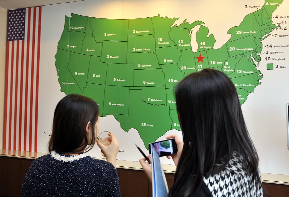 La estrategia de Clinton y Trump para ganar las elecciones se concentra en nueve estados "péndulo"