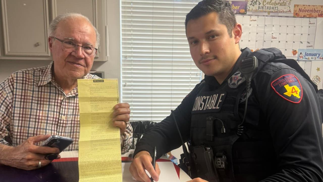 Cómo un anciano casi pierde sus ahorros tras recibir llamada de falso empleado de Chase Bank