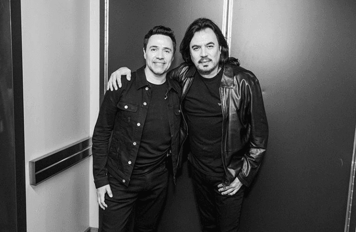 "El amor es mi origen, mi vida y mi presente; a él debo mi inspiración y lo que soy. Gracias a ese sentimiento intenso y profundo, Gaby y yo unimos nuestras vidas y recibimos de Dios el regalo más grande y hermoso: nuestro hijo. Hace más de un año, Gaby y yo comprendimos que nuestro ciclo como pareja había concluido, pero el gran amor y el respeto mutuo que nos une nos conducirá para ofrecerle a nuestro hijo lo mejor de nosotros", se lee en el comunicado de prensa.