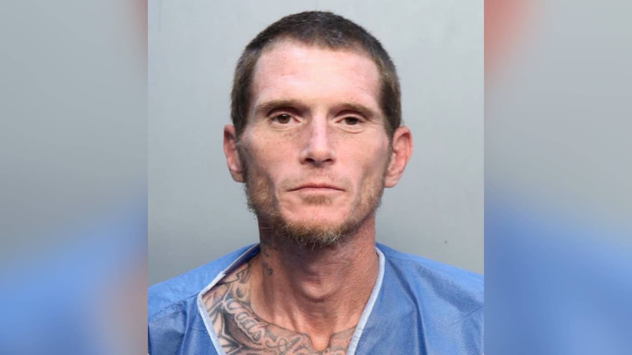 Arrestado en Doral: tras robar un carro, invade una oficina y amenaza con dispararle a la policía