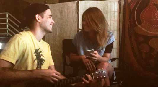 En sus ratos libres nunca pierden oportunidad para hacer lo que más les gusta, cantar. Los vimos muy emocionados cantando "Stay" de Rihanna ft. Milky Ekko.