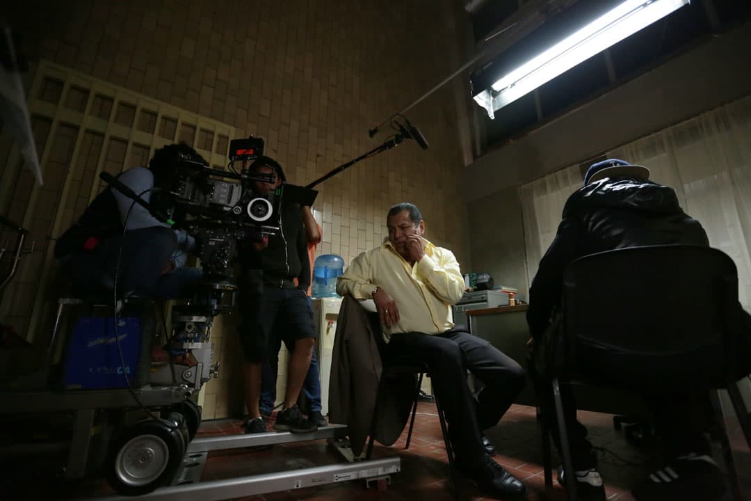 Había un lado turbio en el equipo de trabajo de
<b><a href="http://www.univision.com/temas/jenni-rivera">Jenni Rivera</a></b>, el actor
<b>Dagoberto Gama</b> fue quien se encargó de dar vida a 'Mario', el licenciado que sacó de algunos apuros a la cantante, pero que también la metió en otros.